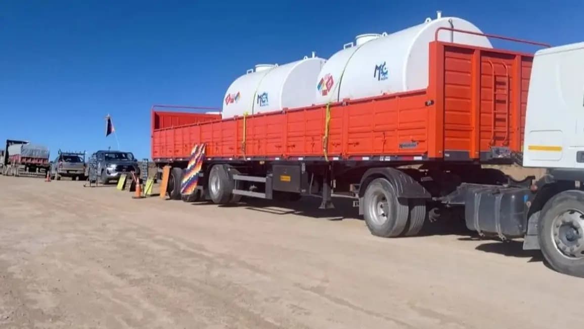LITIO EN OLAROZ: CAJUTAC EXIGE PRIORIDAD PARA EL TRANSPORTE JUJEÑO Y ADVIERTE POR EL “DERRAME” QUE NO LLEGA.